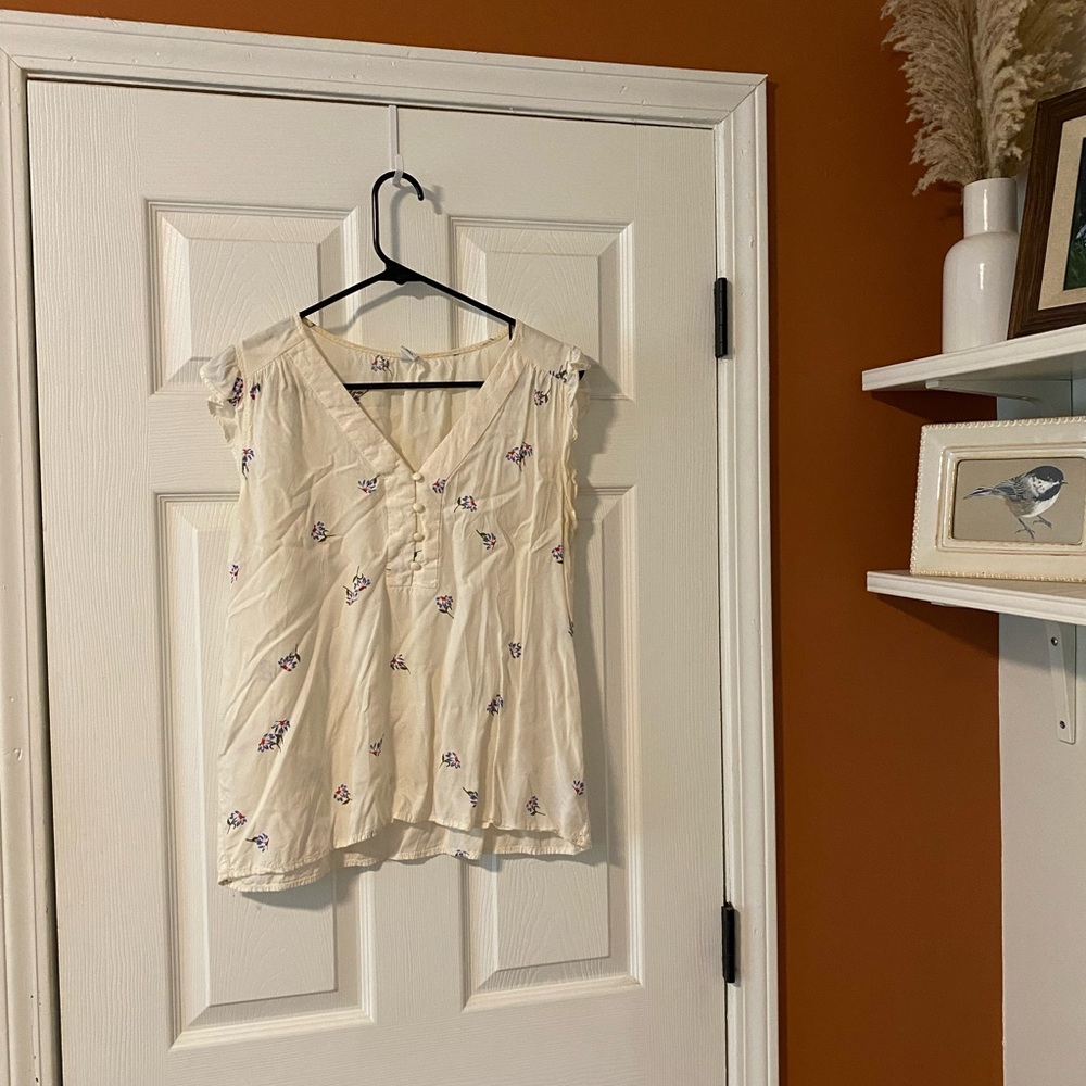 Old Navy Cream Floral Buttoned Blouse